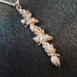 Vintage Black hills sterling silver acorns pendant necklace original rope chain.